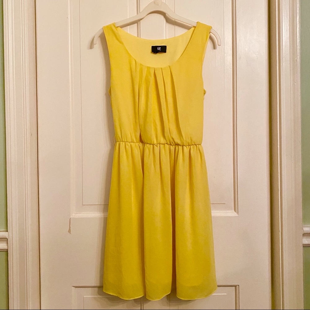 Summery yellow sleeveless dress!